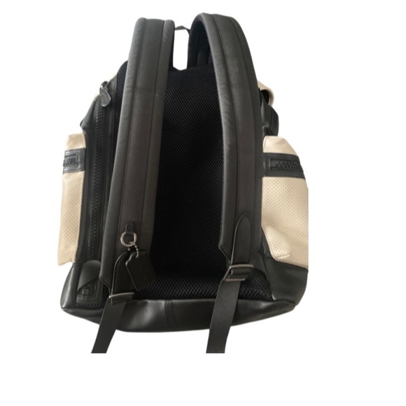 Coach Terrain backpack - Authentic. Pre owned like new - Picture 3 of 8